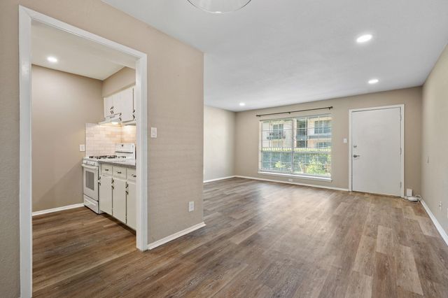 2425 Ashdale DR 29, Austin, TX 78757