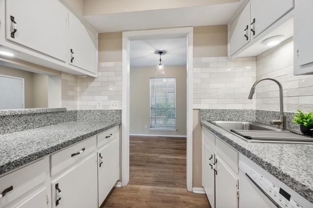 2425 Ashdale DR 29, Austin, TX 78757