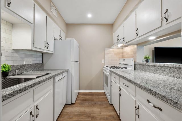 2425 Ashdale DR 29, Austin, TX 78757