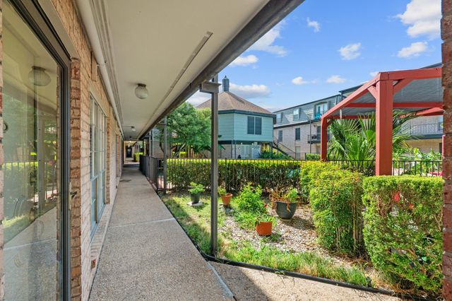 2425 Ashdale DR 29, Austin, TX 78757