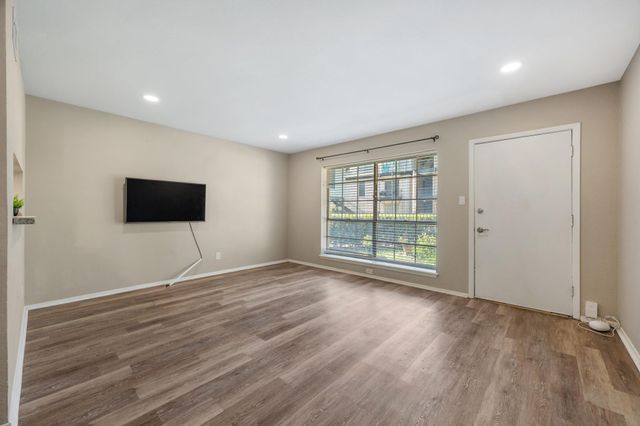 2425 Ashdale DR 29, Austin, TX 78757