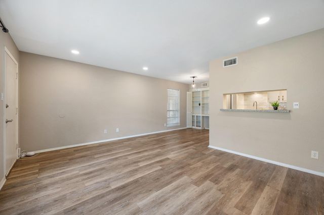 2425 Ashdale DR 29, Austin, TX 78757