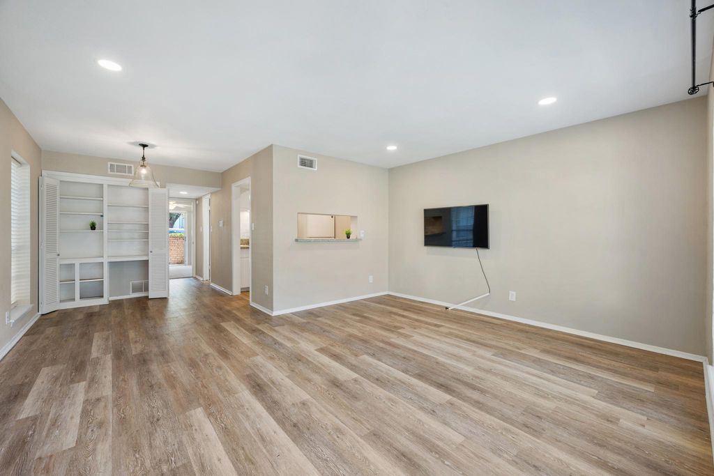 2425 Ashdale DR 29, Austin, TX 78757