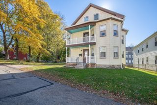 14 Hill St, Webster, MA 01570