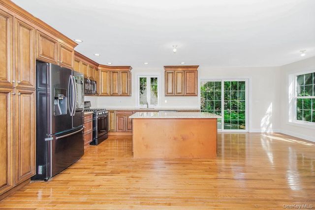 18 Via Trenta Court, Yonkers, NY 10710