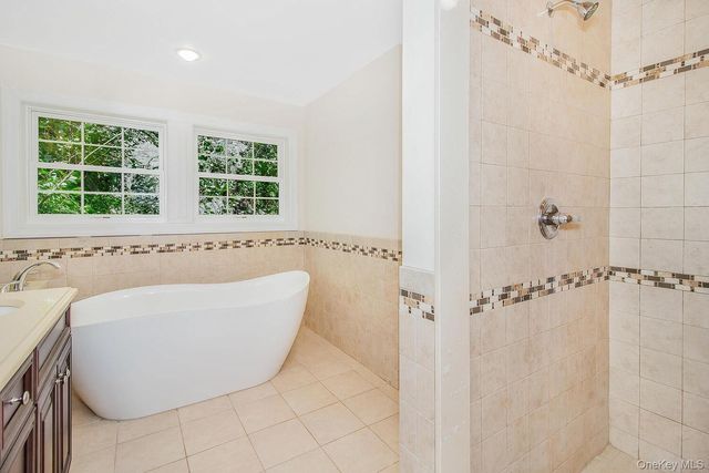 18 Via Trenta Court, Yonkers, NY 10710