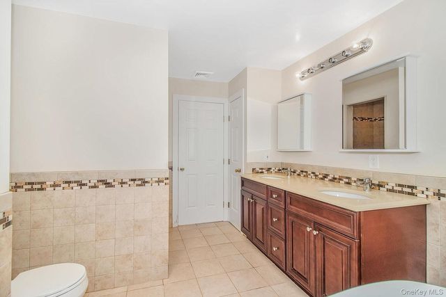 18 Via Trenta Court, Yonkers, NY 10710