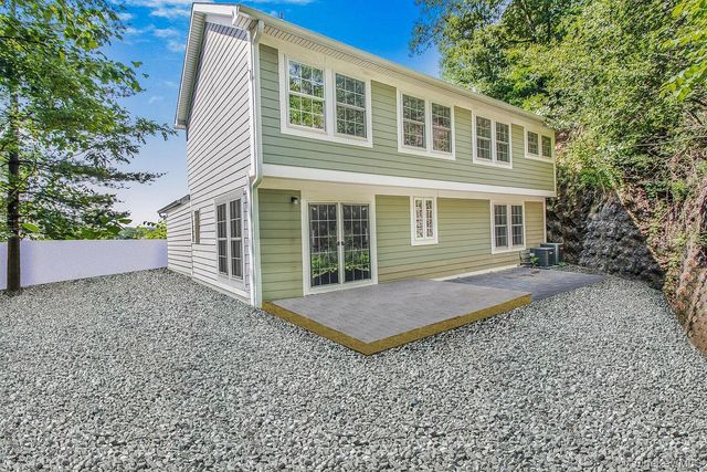 18 Via Trenta Court, Yonkers, NY 10710