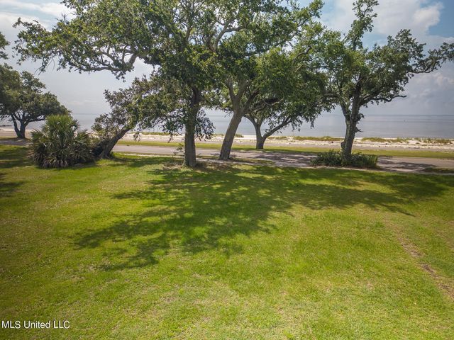 936 E Beach Boulevard, Long Beach, MS 39560