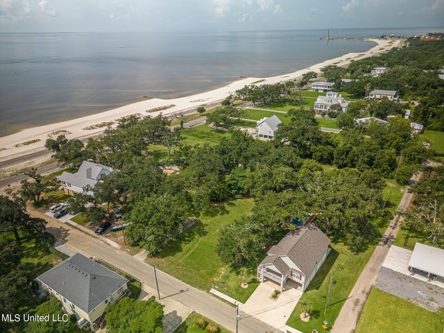 936 E Beach Boulevard, Long Beach, MS 39560