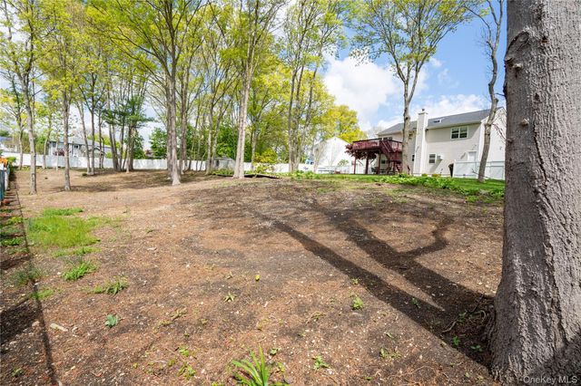 120 Pheasant Circle, Brentwood, NY 11717