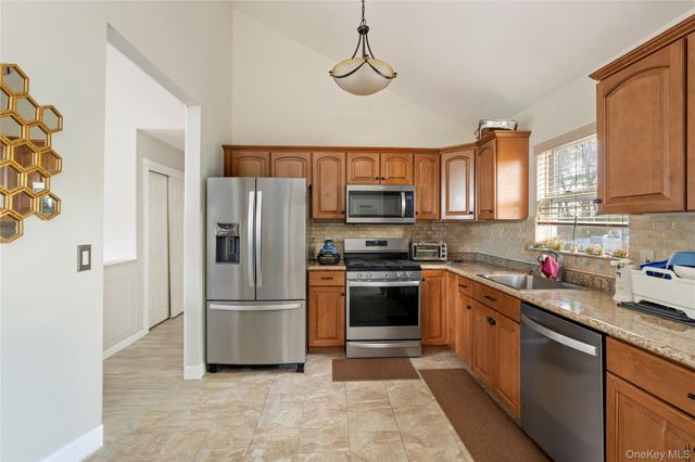 120 Pheasant Circle, Brentwood, NY 11717