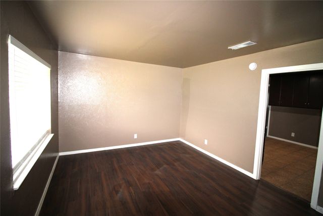 3130 S Llewellyn Avenue, Dallas, TX 75224