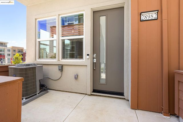28946 Parkridge Lp 110, Hayward, CA 94544
