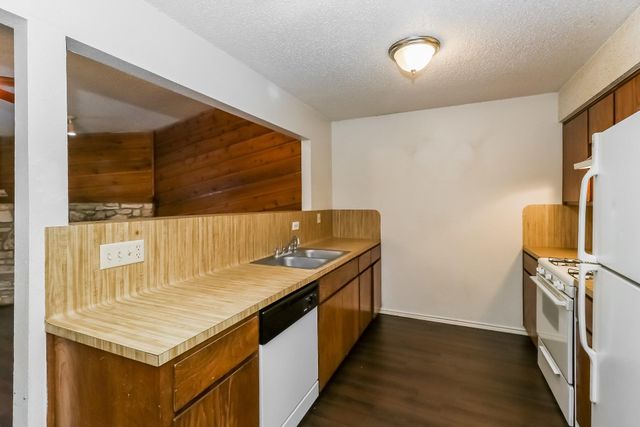 1002 Country Aire DR, Round Rock, TX 78664
