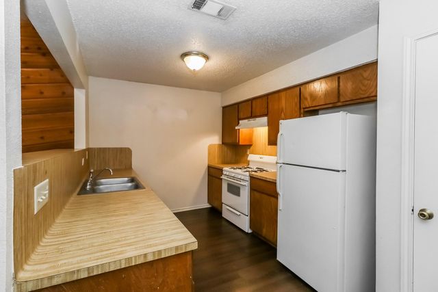 1002 Country Aire DR, Round Rock, TX 78664