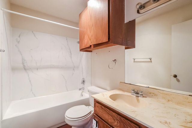 1002 Country Aire DR, Round Rock, TX 78664