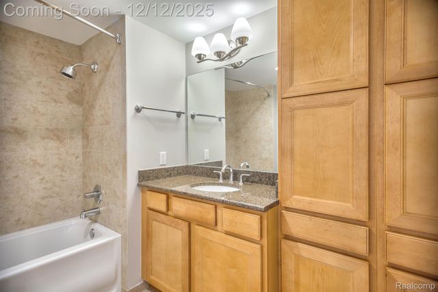 525 W LAFAYETTE Boulevard 18D, Detroit, MI 48226