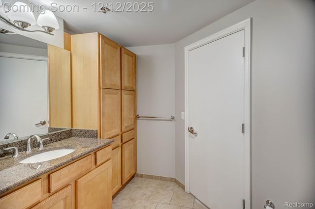 525 W LAFAYETTE Boulevard 18D, Detroit, MI 48226