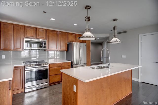 525 W LAFAYETTE Boulevard 18D, Detroit, MI 48226