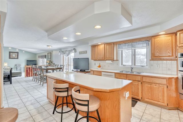 629 Guinevere Drive, Greece, NY 14626