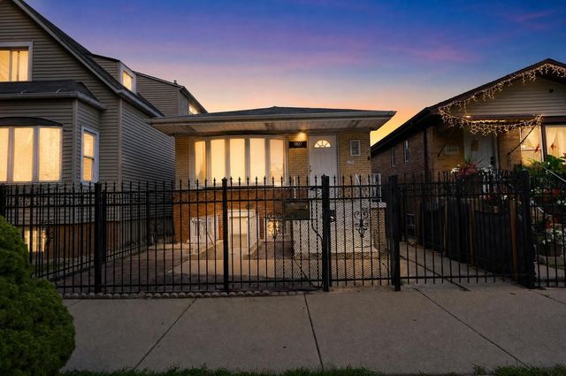 1807 N KEELER Avenue, Chicago, IL 60639