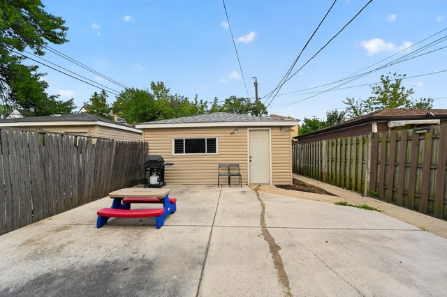 1807 N KEELER Avenue, Chicago, IL 60639