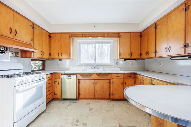 43 River Meadow Drive, Henrietta, NY 14623