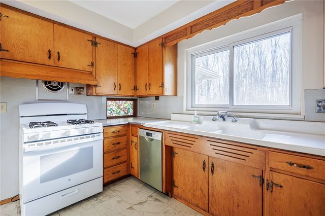 43 River Meadow Drive, Henrietta, NY 14623