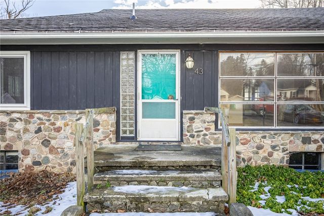 43 River Meadow Drive, Henrietta, NY 14623