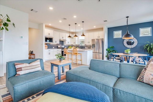 349 Barn Hill LOOP, Dripping Springs, TX 78620