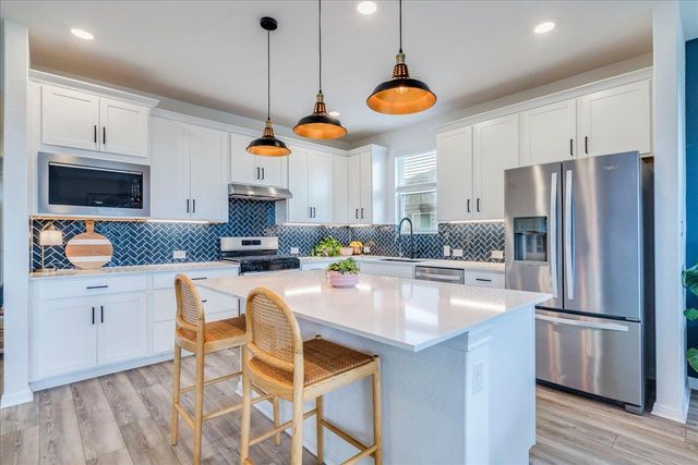 349 Barn Hill LOOP, Dripping Springs, TX 78620
