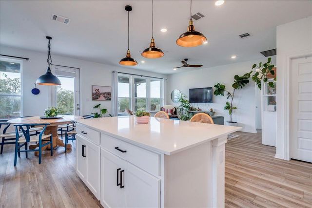 349 Barn Hill LOOP, Dripping Springs, TX 78620