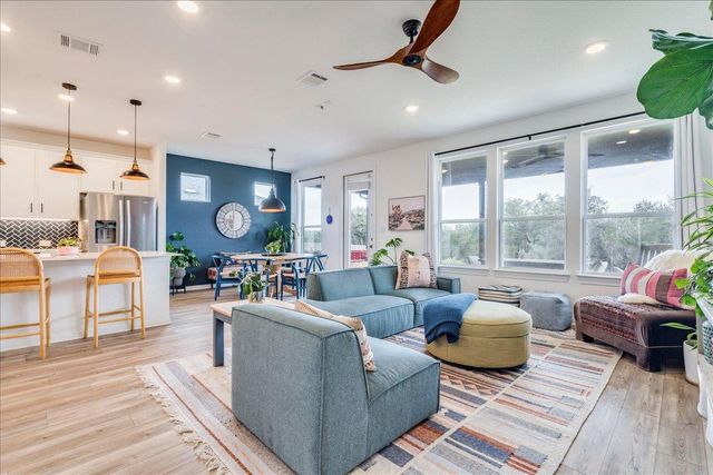 349 Barn Hill LOOP, Dripping Springs, TX 78620