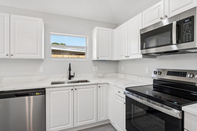 5232 SE 55th Terrace, Stuart, FL 34997