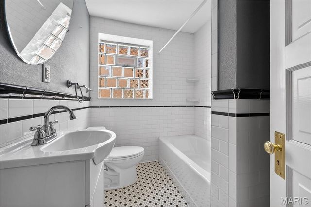 5435 Christy Avenue, St Louis, MO 63116