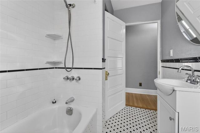 5435 Christy Avenue, St Louis, MO 63116