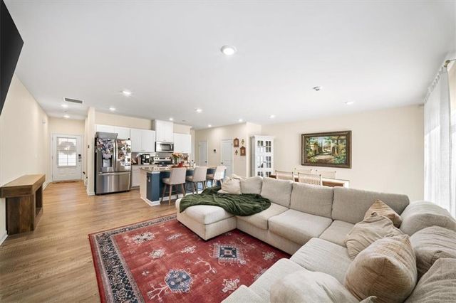 5137 Sidney Square Drive, Flowery Branch, GA 30542