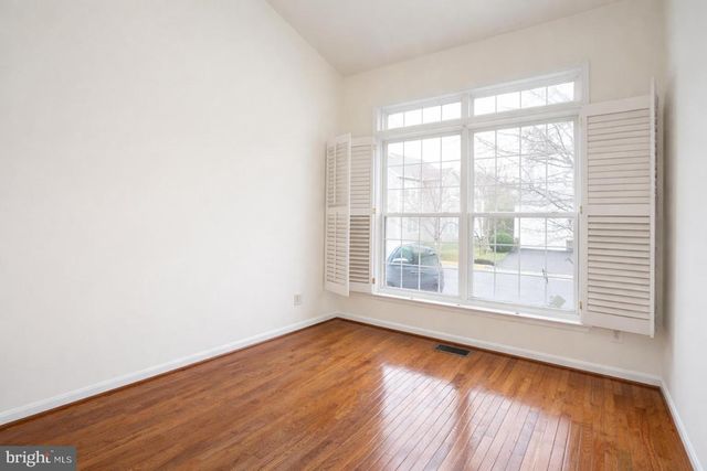 2448 LEYLAND RIDGE RD, Herndon, VA 20171