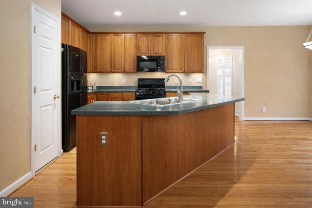 2448 LEYLAND RIDGE RD, Herndon, VA 20171