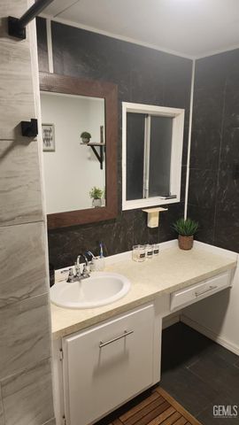 2042 Girard St 68, Delano, CA 93215