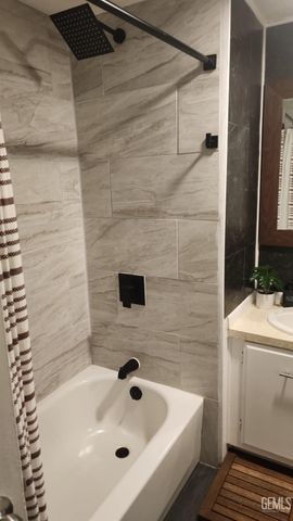 2042 Girard St 68, Delano, CA 93215