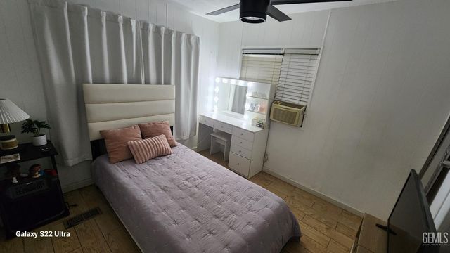 2042 Girard St 68, Delano, CA 93215