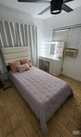 2042 Girard St 68, Delano, CA 93215