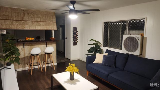 2042 Girard St 68, Delano, CA 93215