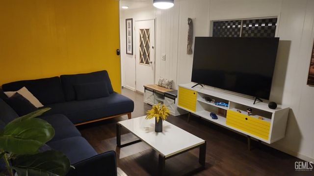 2042 Girard St 68, Delano, CA 93215