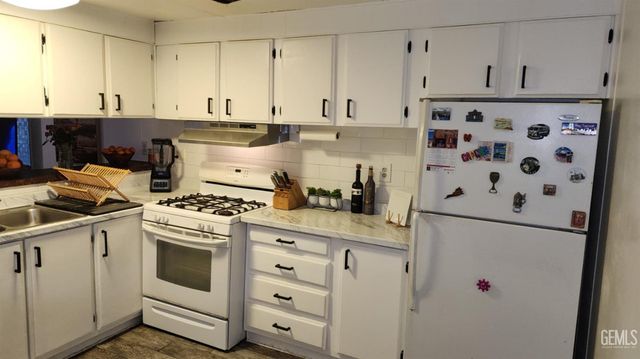 2042 Girard St 68, Delano, CA 93215