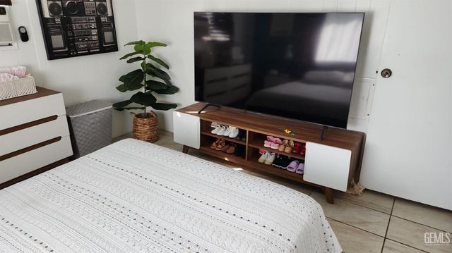 2042 Girard St 68, Delano, CA 93215