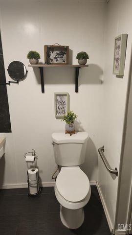 2042 Girard St 68, Delano, CA 93215