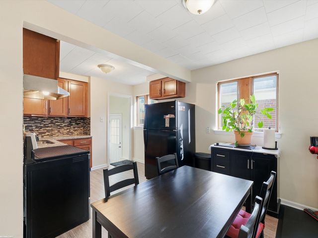 22786 Saxony Avenue, Eastpointe, MI 48021